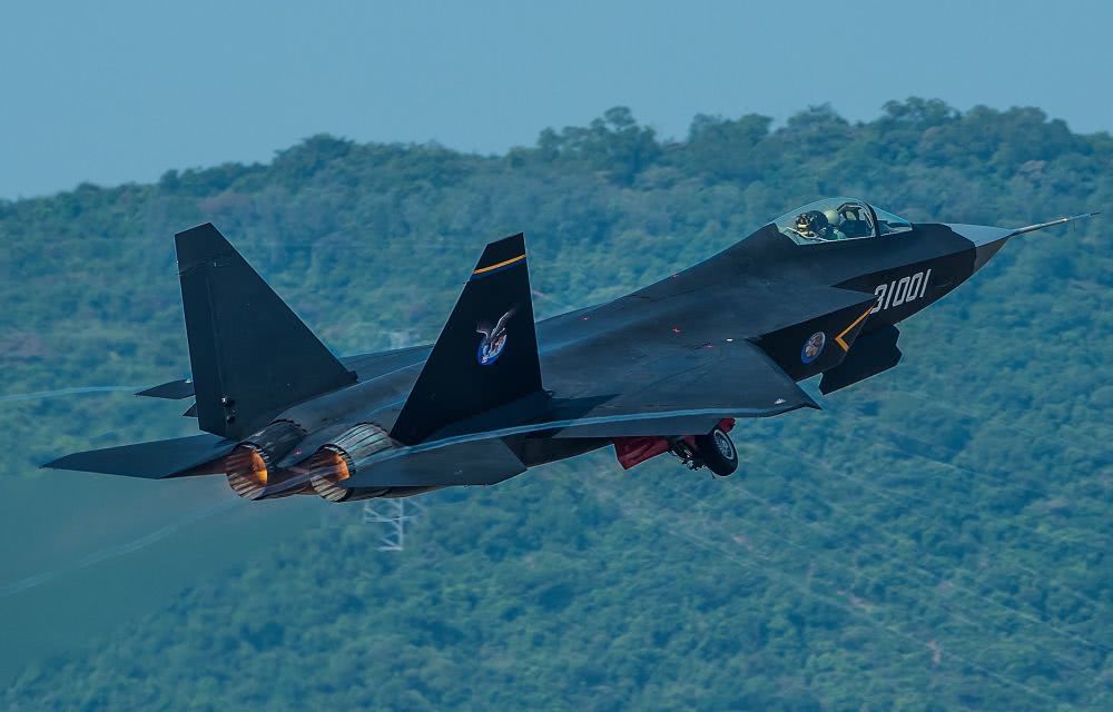 今天殲-35首飛成功，中國航空工業(yè)的驕傲時刻，殲-35首飛成功，中國航空工業(yè)的輝煌時刻