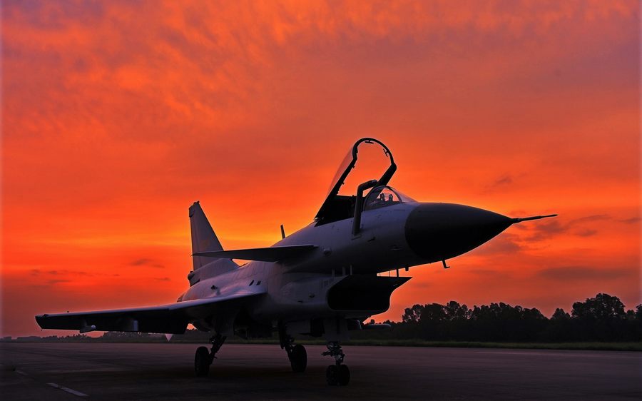 殲10殲擊機高清圖片，展現(xiàn)中國空軍力量的驕傲，殲擊機殲-10高清圖片，中國空軍力量的驕傲展示
