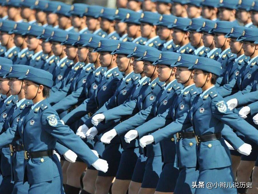 2009年國慶閱兵式女兵方隊(duì)視頻回顧，巾幗不讓須眉的輝煌時刻，巾幗輝煌時刻，回顧2009年國慶閱兵式女兵方隊(duì)視頻