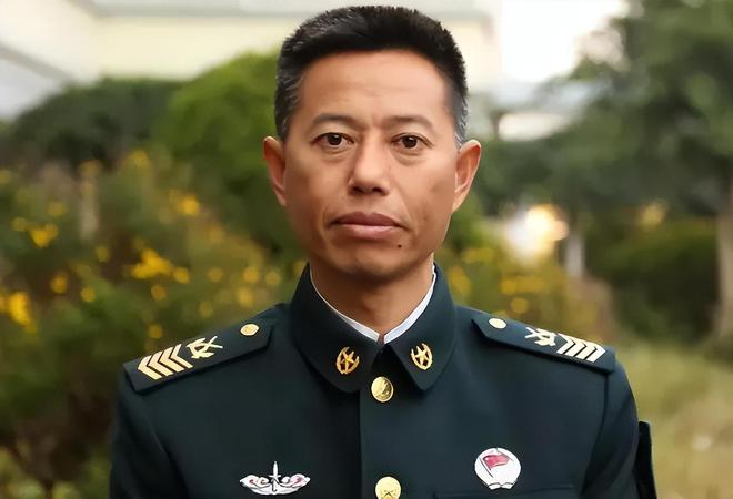 一級(jí)軍士長是什么級(jí)別，深度解析軍人榮譽(yù)與職責(zé)，深度解析，一級(jí)軍士長的級(jí)別與軍人榮譽(yù)職責(zé)解讀