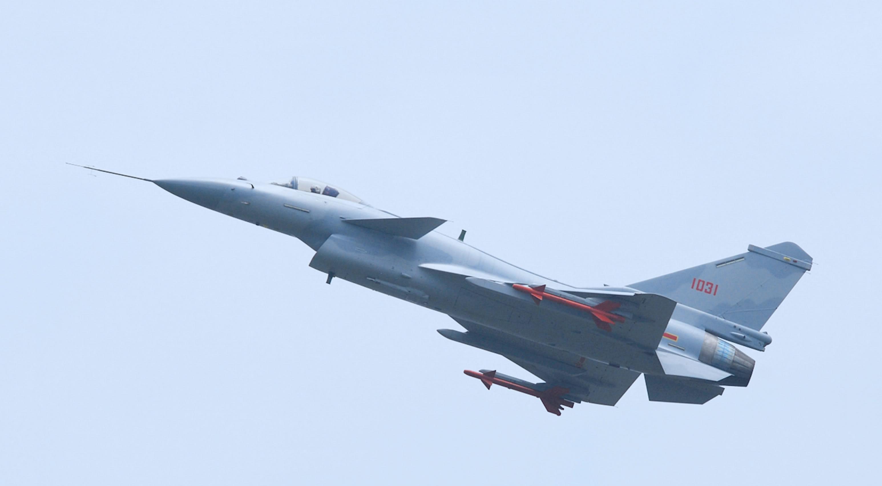 殲-10CE戰(zhàn)斗機(jī)，空中力量的璀璨明珠，殲-10CE戰(zhàn)斗機(jī)，空中璀璨明珠，展現(xiàn)強(qiáng)大力量